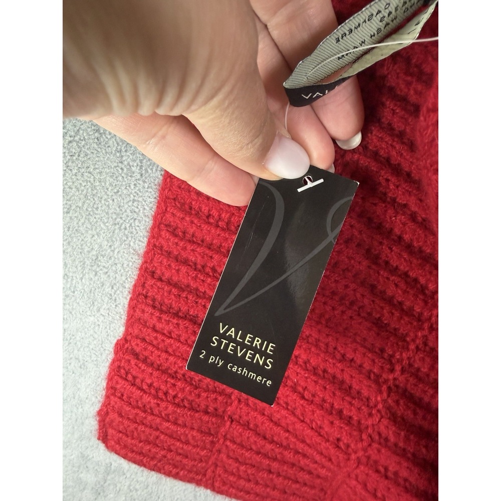 Valerie Stevens Women's 100% Cashmere Scarf Red Holidays Winter NWT - Picture 4 of 6